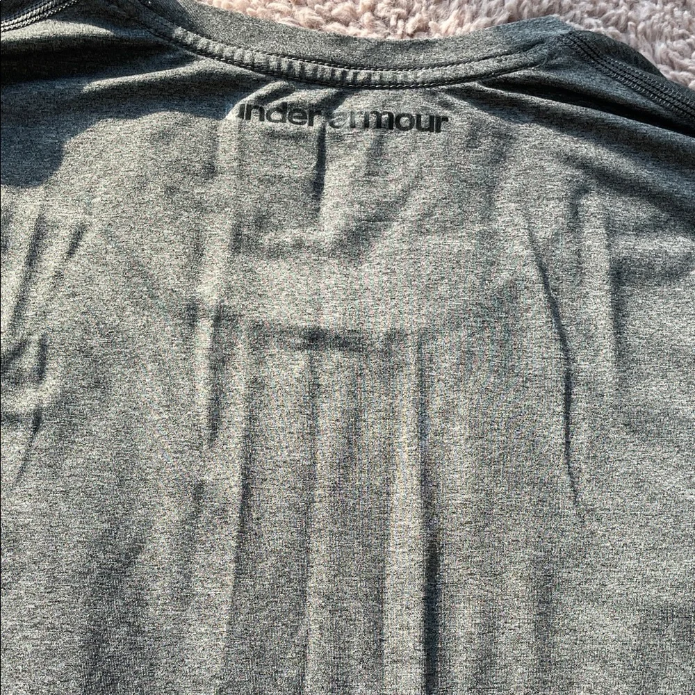 Under Armour Women's Heather Charcoal Grey Long Sleeve HeatGear Tee - Picture 4 of 5